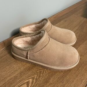 Ugg classic bootie kids slipper size 2